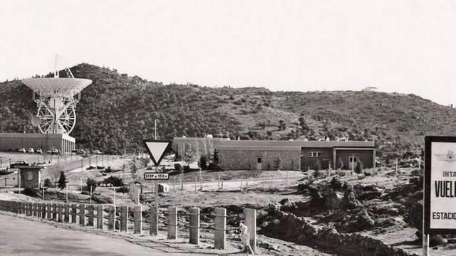Entrada de la estación de Fresnedillas de la Oliva.