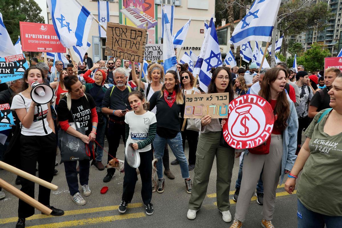 Manifestaciones en Tel Aviv contra las controvertidas reformas legales que promociona el gobierno de extrema derecha del país