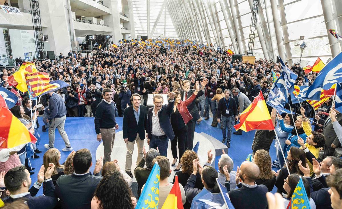 Clausura de la intermunicipal del PP en València, con Feijóo, Aznar y Rajoy y los líderes valencianos Mazón y Catalá.