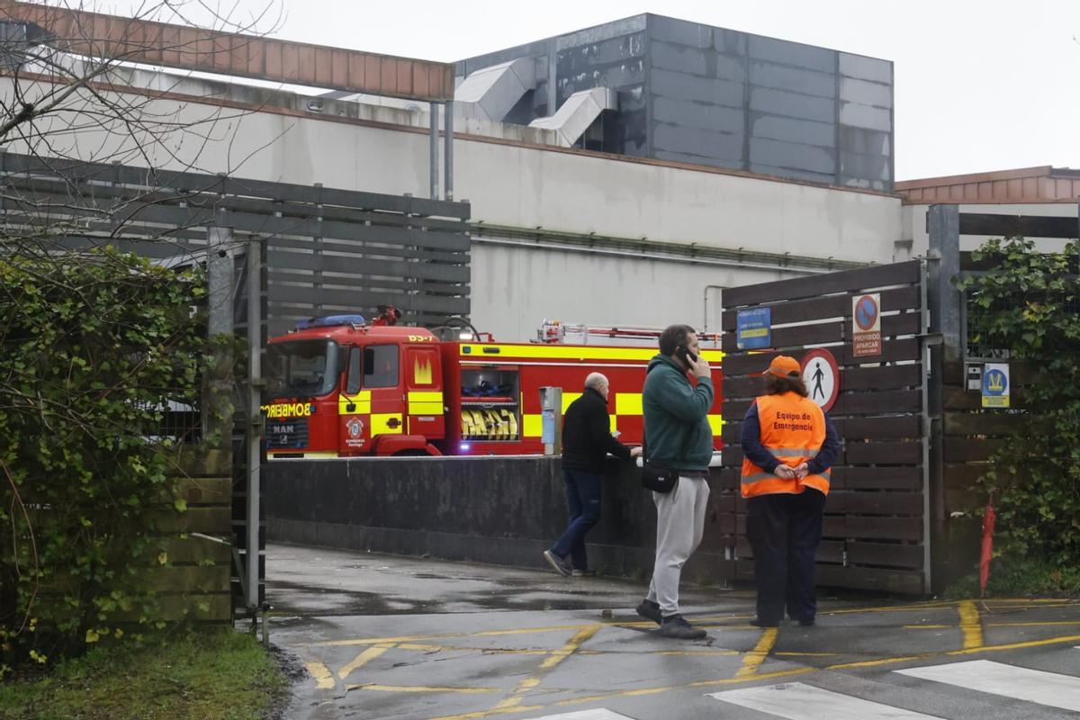 Un incendio en el centro comercial de As Cancelas obliga a evacuar el edificio