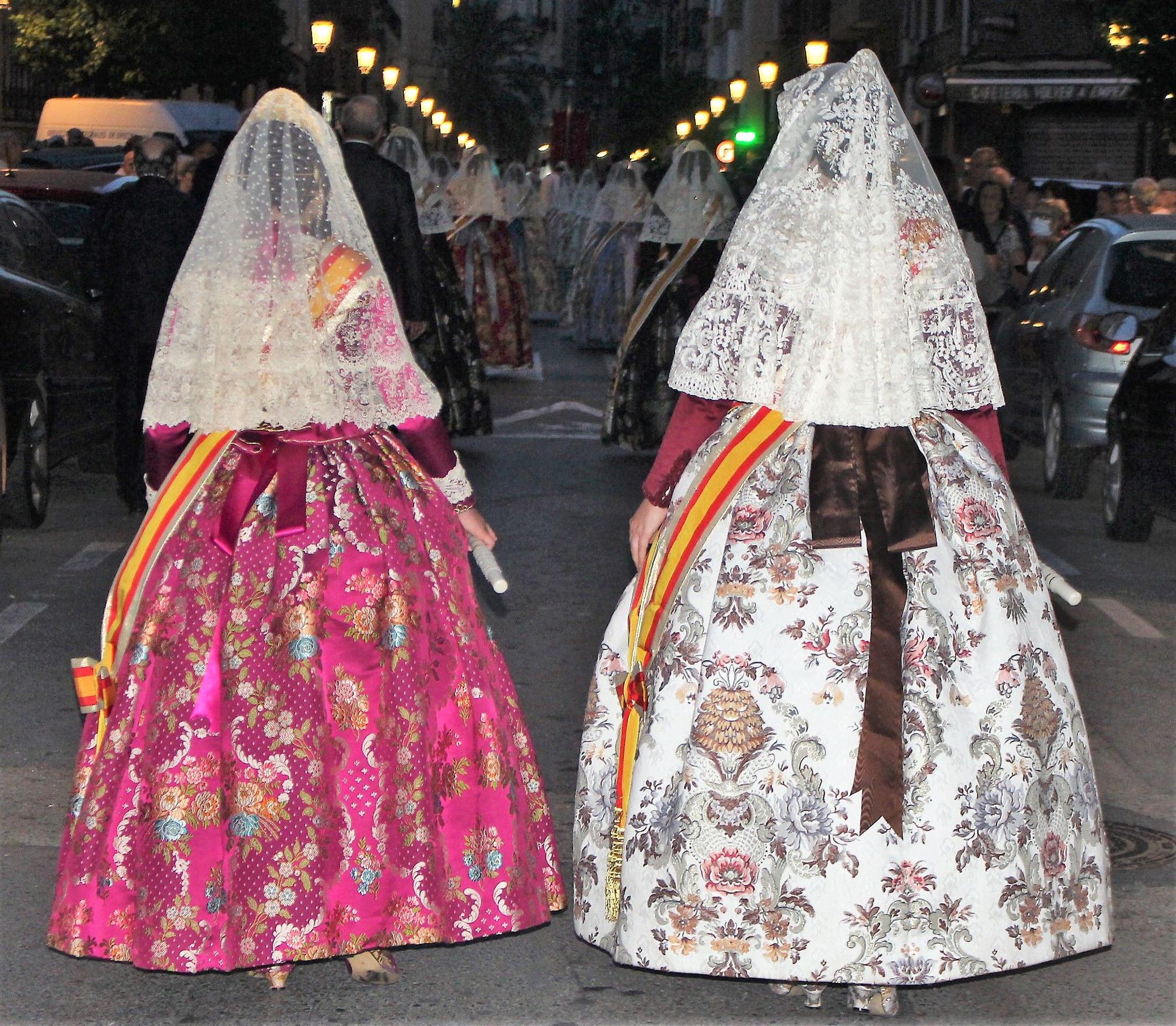 Carmen, Nerea, las cortes y las fallas de Zaidía acompañan al Cristo de la Fe