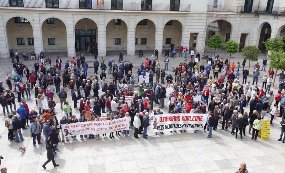 Los pensionistas vuelven a la calle en Alicante y piden unas prestaciones mínimas de 1.080 euros