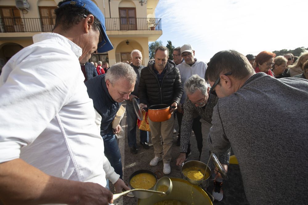 Reparto de Calderas en Albalat dels Tarongers el Día de la Purísima