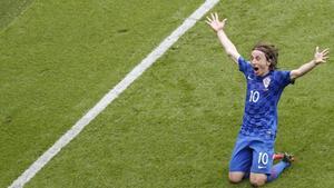 Modric celebra el gol que dio el triunfo a Croacia sobre Tuquía en el Parque de los Príncipes.