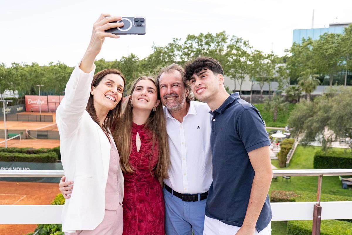 La família Martínez Algarra: de izquierda a derecha, Miriam Algarra, Judith Martínez, Javier Martínez y Nacho Martínez