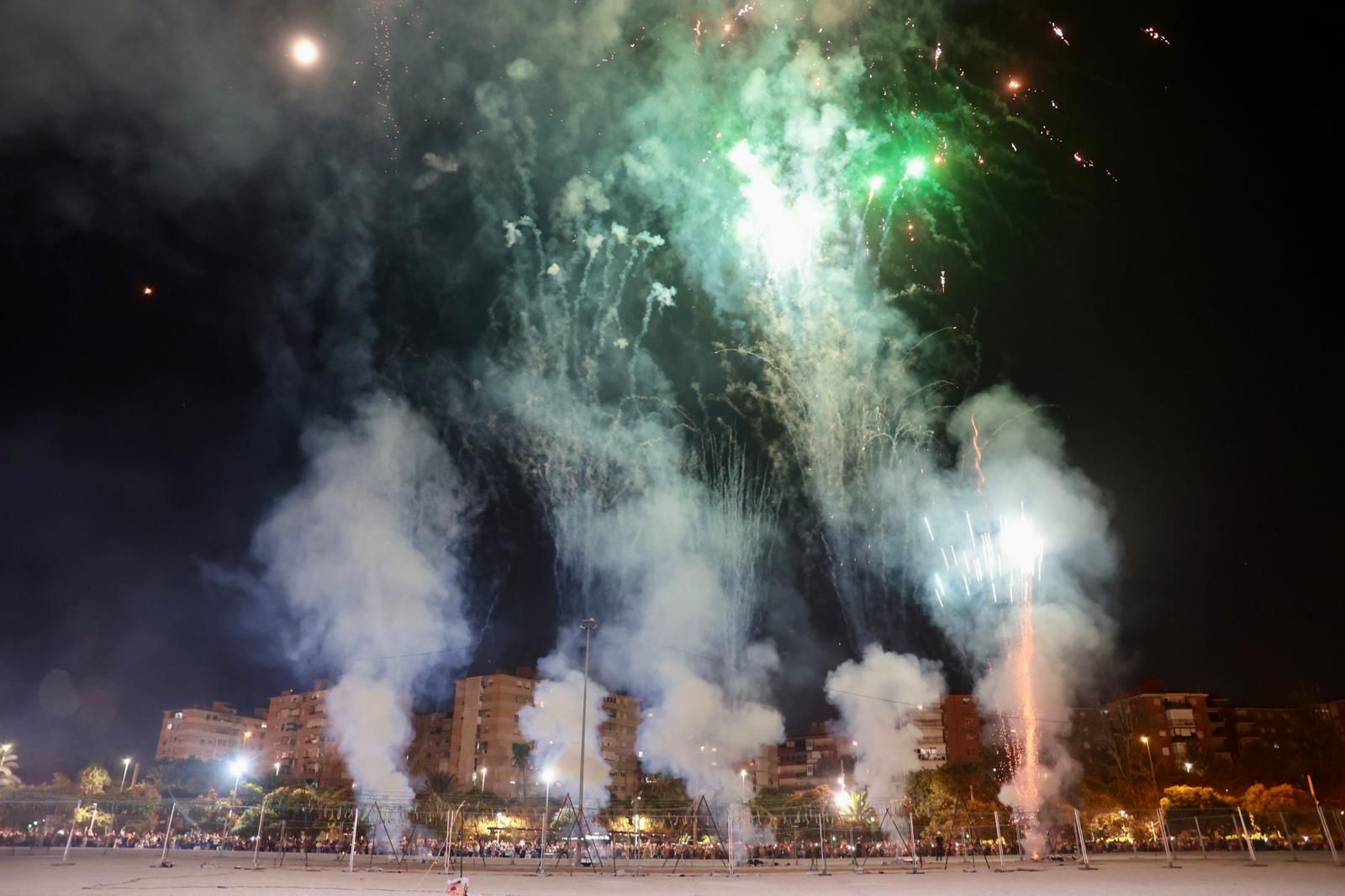 La primera Mascletà de "Pólvora tot l'any" de Alicante, en imágenes
