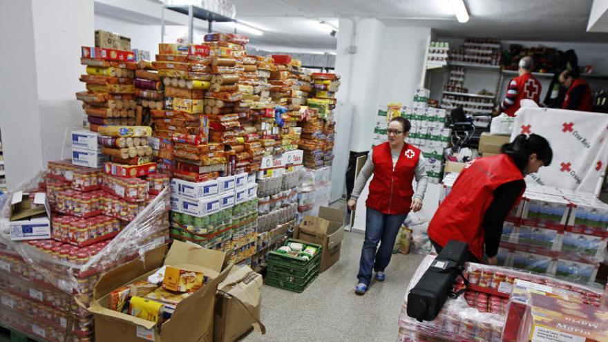 Las familias sin recursos se mantienen en Elda y Cruz Roja prevé atender este año a 1.400 personas