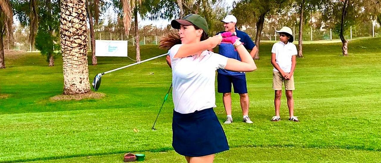 Maite García Mañaricua, segunda clasificada de Tercera Categoría, durante su recorrido de ayer en Maspalomas. 1.jpg