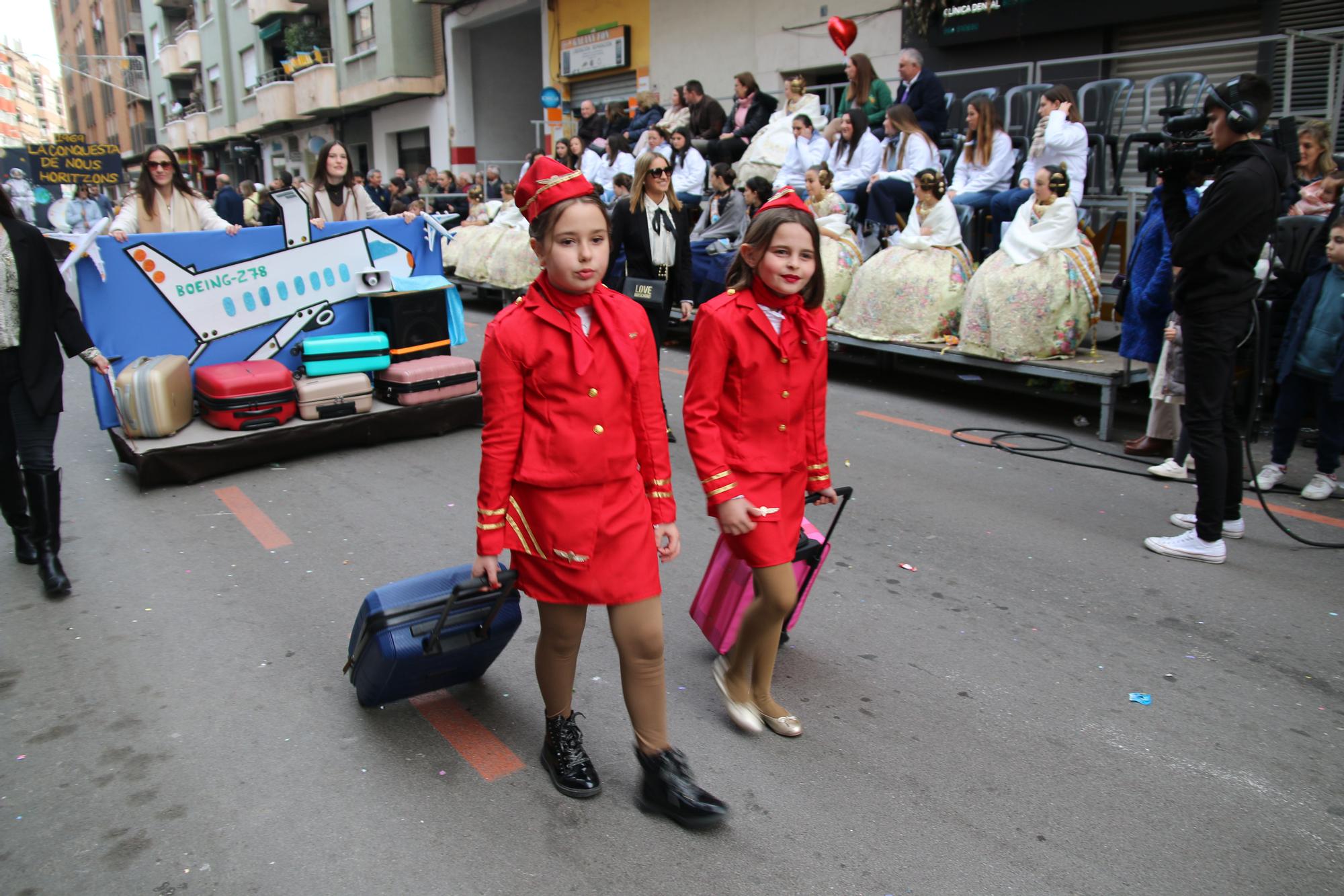 Búscate en las fotos del premio al Barri València en la cabalgata del Ninot infantil de Burriana