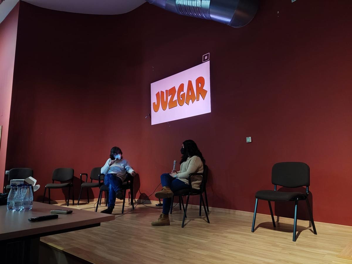 Teo Nieto y María Gómez durante el coloquio.