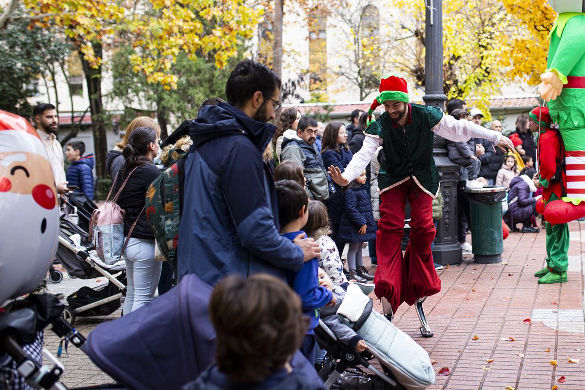 Fotogalería | Así fue el pasacalles navideño en Cáceres