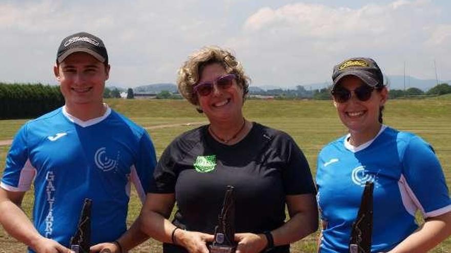 Eduardo Bermúdez, Carmen Fernández y Rebeca Bermúdez.