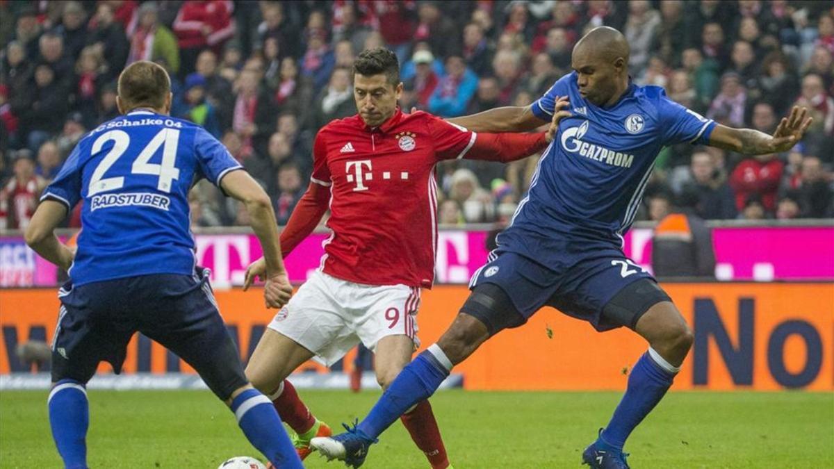 El gol de Lwandowski no fue suficiente ante el Schalke