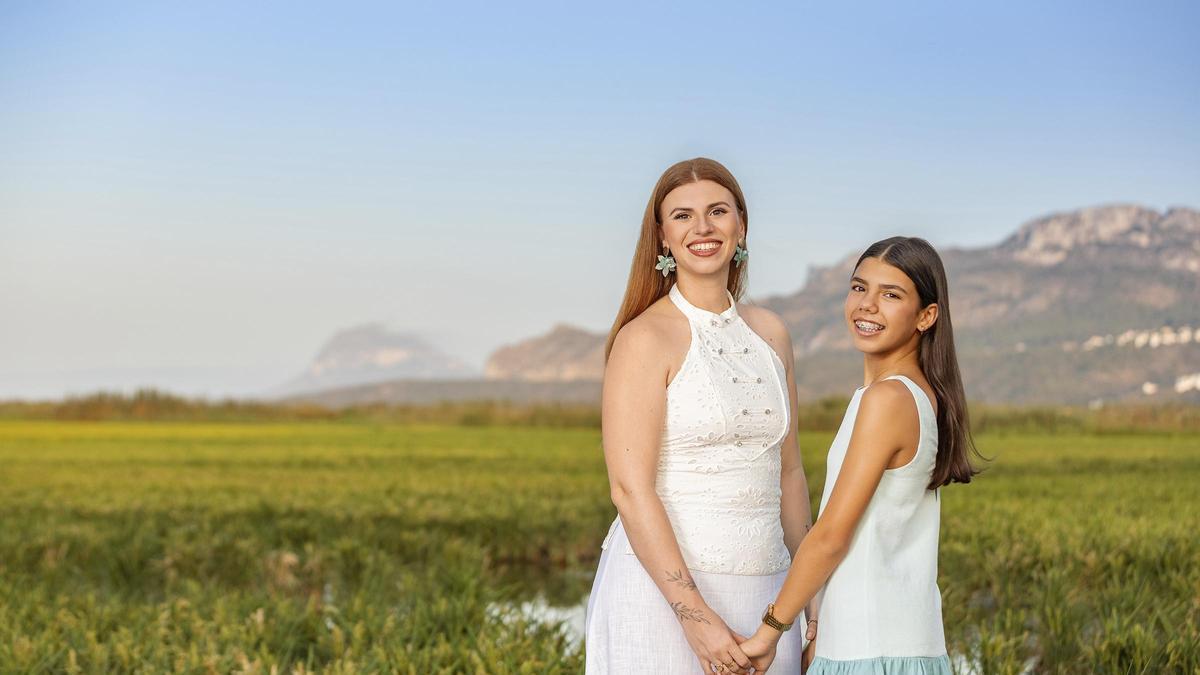 Las dos falleras mayores de Oliva, en una imagen reciente.