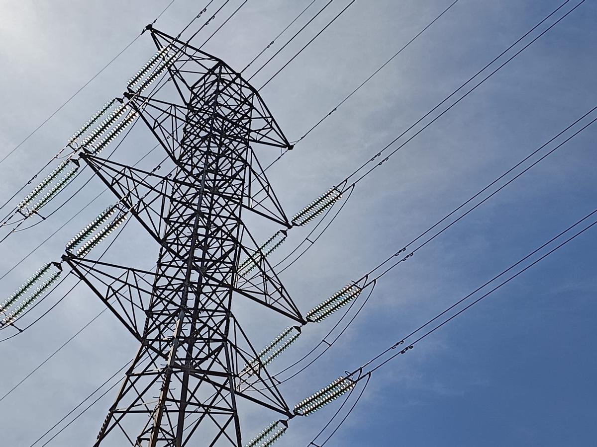Una torre de la red de transporte de electriciad.