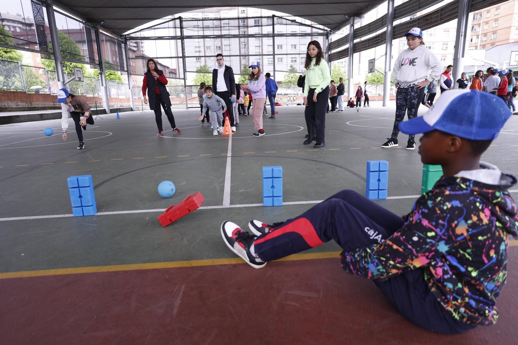 Así es la actividad del colegio Pumarín de Gijón por la inclusión con alumnos del centro de educación especial de Castiello (en imágenes)