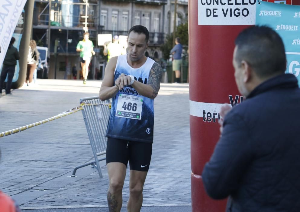 Daniel Bargiella se proclamó ganador de una carrera que llenó Vigo de humanidad