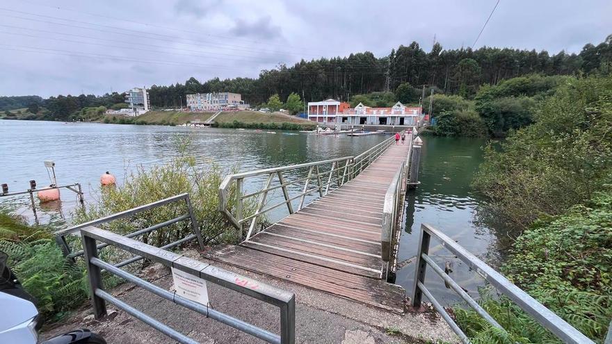 Cierre temporal de la pasarela flotante del pantano de Trasona