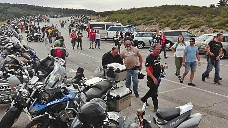 Cientos de moteros acuden a la concentración del Lago de Sanabria.