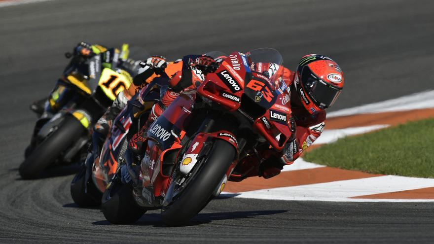 Rins gana en Valencia y Bagnaia se corona como campeón del mundo de MotoGP