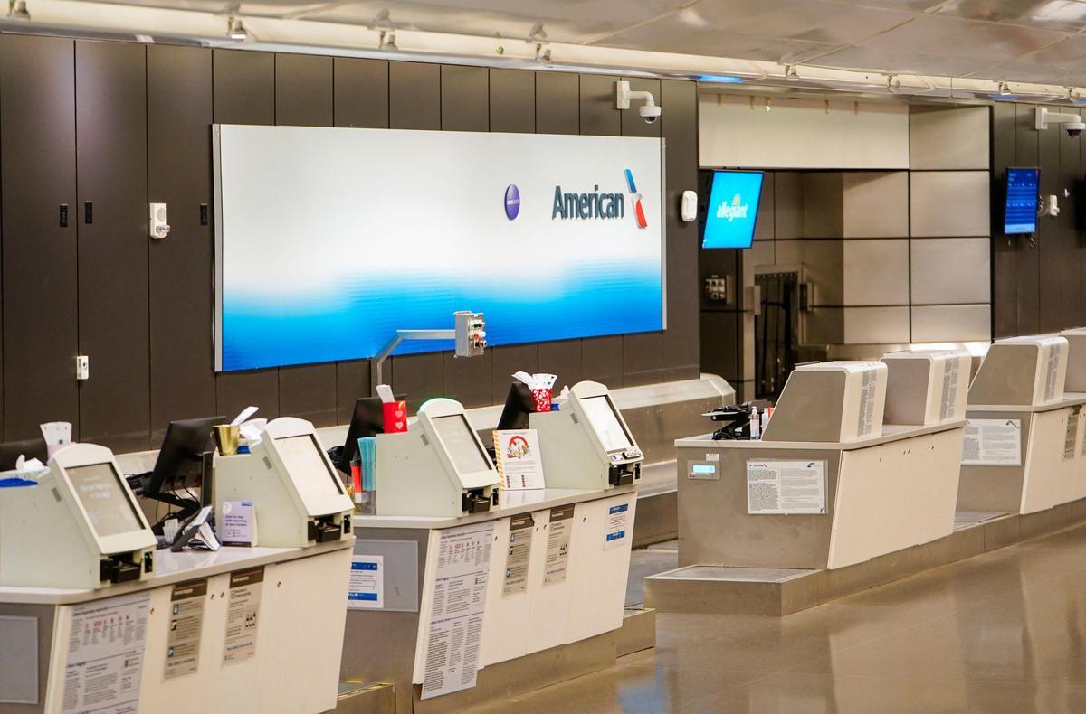 Un avión comercial de American Airlines con 64 personas se estrella sobre el río Potomac en Washington