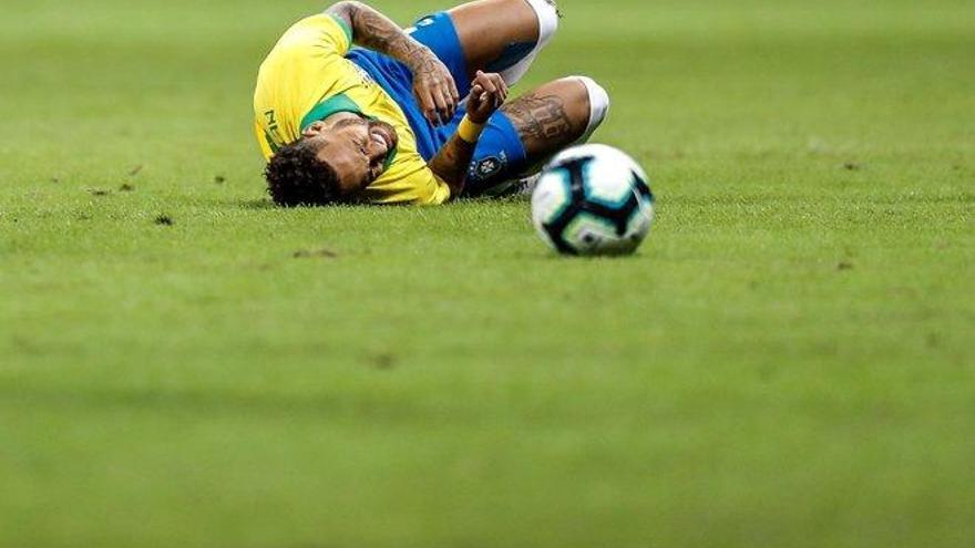 Neymar se lesiona en un amistoso y se perderá la Copa América
