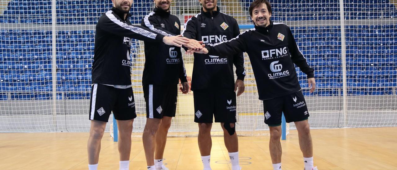 Marlon, Cainan, Vilela y Chaguinha posan en el Palau de Son Moix.