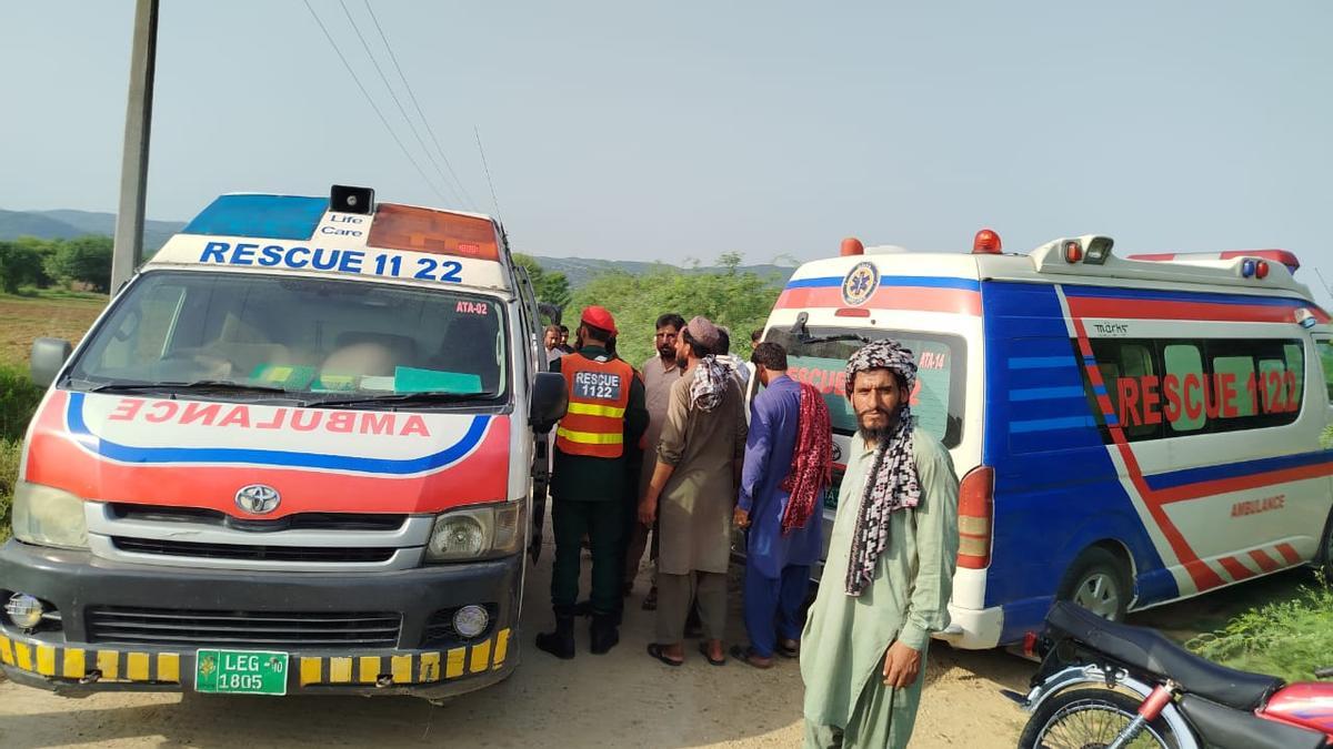 Equipos de emergencias en Pakistán