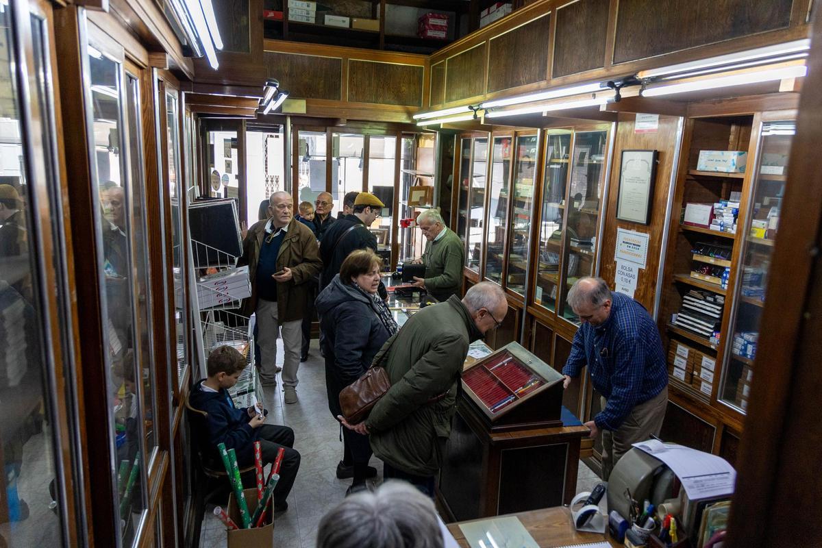 Cierra la Papelería Eutimio de Alicante tras 90 años