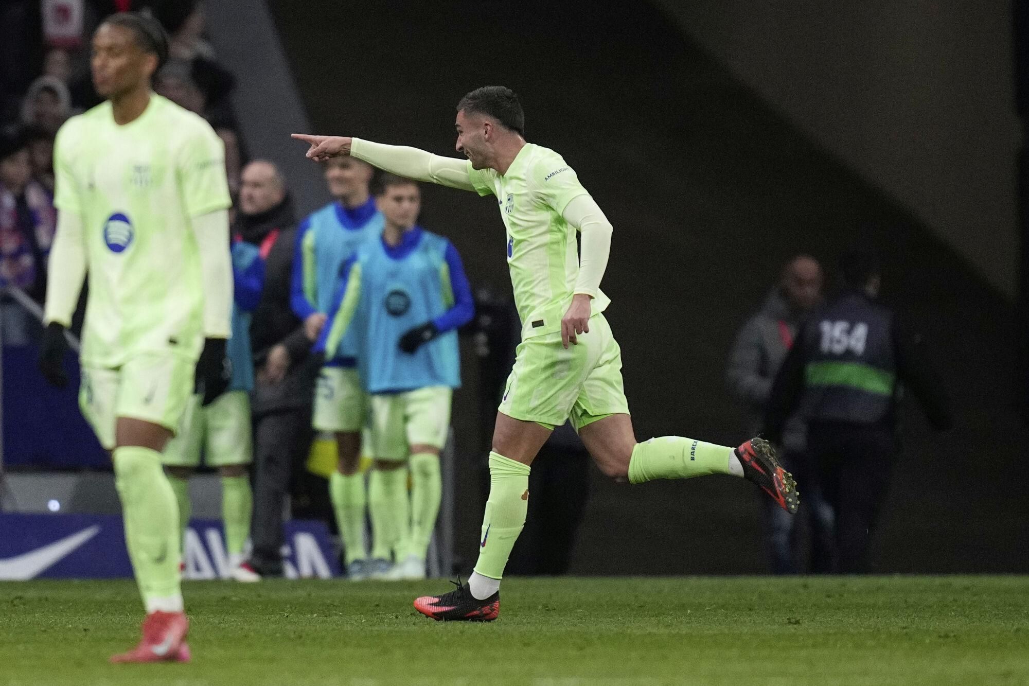 Barcelona's Ferran Torres, center, celebrates scoring his side's 2nd goal during a La Liga soccer match between Atletico Madrid and FC Barcelona at the Metropolitano stadium in Madrid, Sunday, March 16, 2025. (AP Photo/Bernat Armangue)