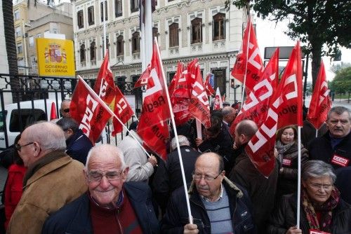 Protesta de Funcionarios y Jubilados ante la Delegacion de la agencia Tributaria