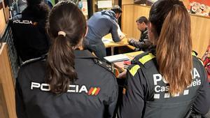 Operativo conjunto de la Policía Nacional y la Policía Local de Castelldefels.