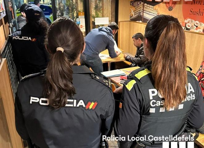 Operativo conjunto de la Policía Nacional y la Policía Local de Castelldefels.