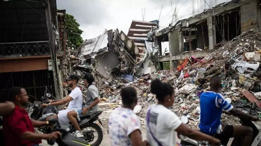Una semana después del potente terremoto de magnitud 7,4  los equipos de emergencia siguen con sus laboresn de rescate
