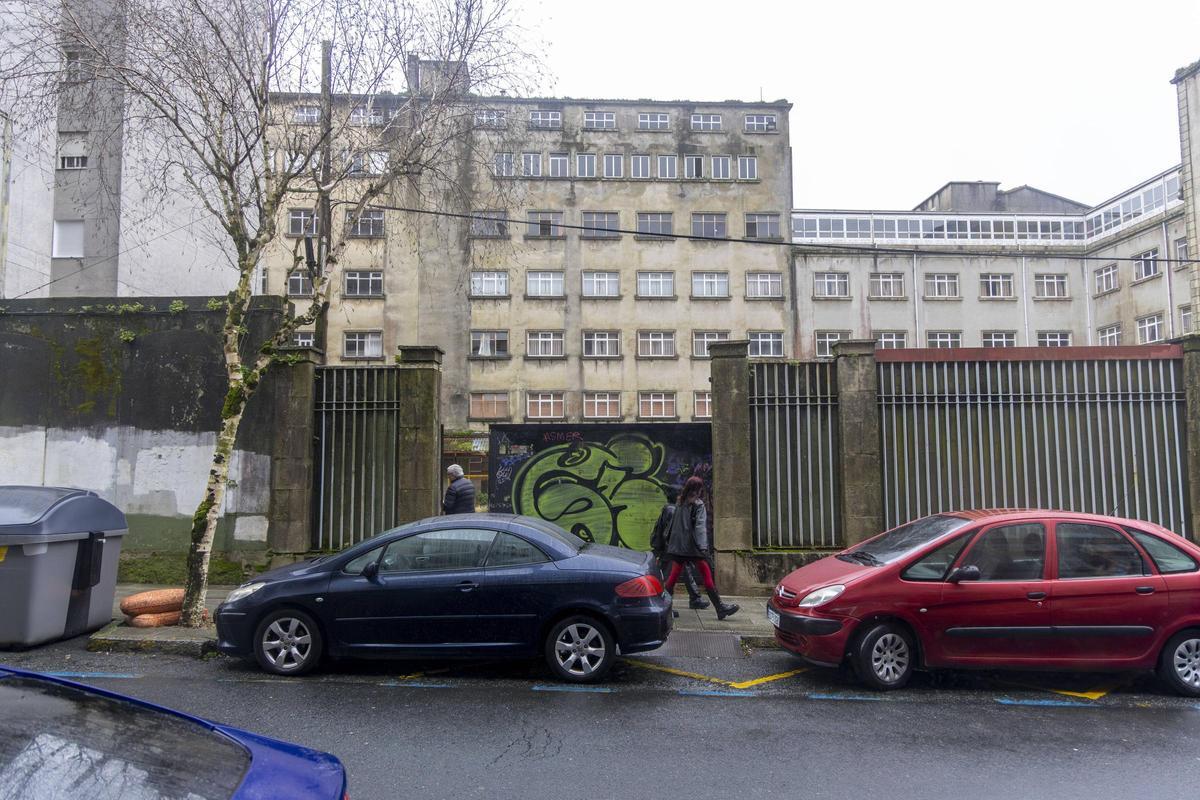 Parcela do antigo colexio Peleteiro, no Ensanche de Santiago.