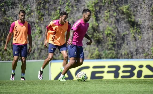 Entrenamiento de la UD Las Palmas en Barranco ...