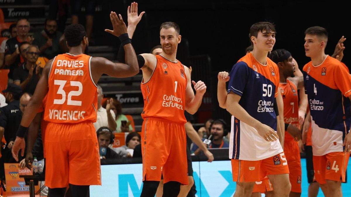 Claver y Davies celebran la tercera victoria en Euroliga, ante el Maccabi de Tel Aviv