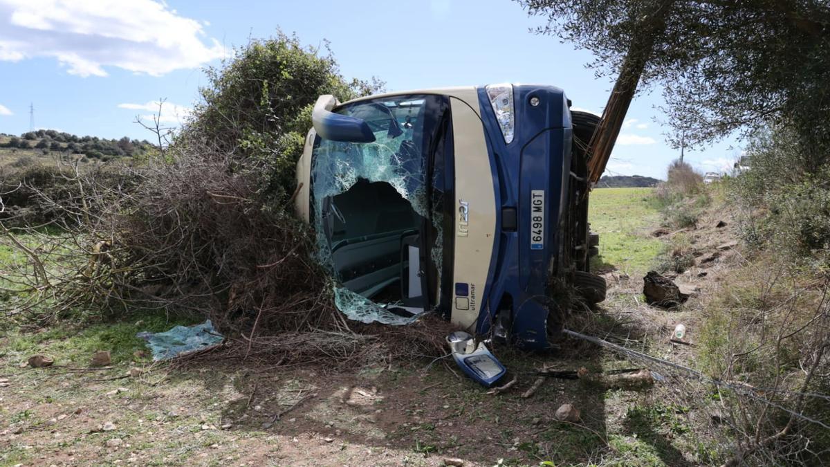 Estado en el que quedó el autobús siniestrado.