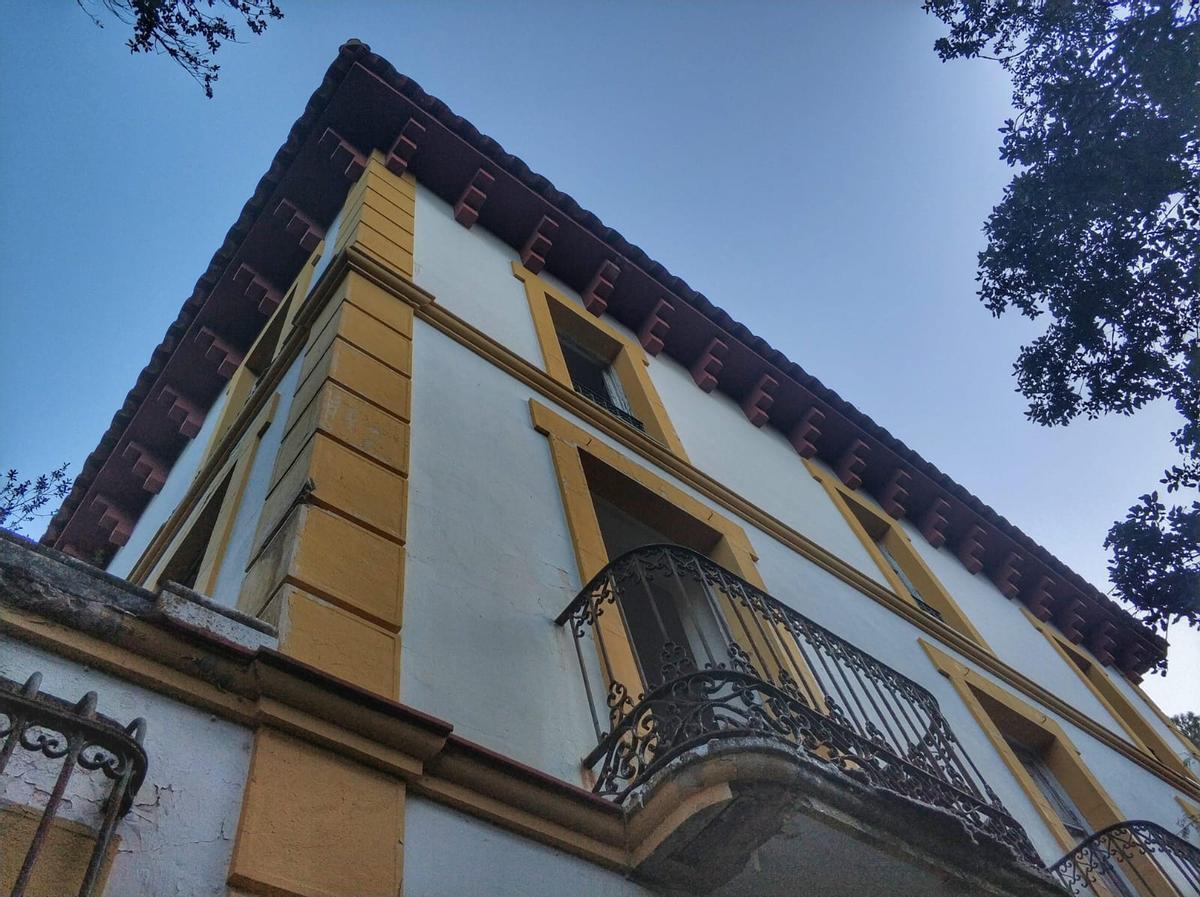 Tot i la degradació de la finca, es conserven elements de gran valor arquitectònic