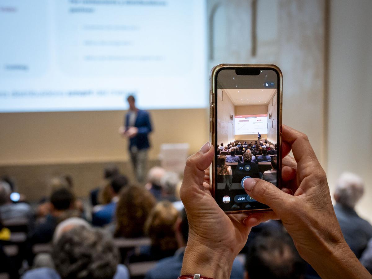 Les imatges de la jornada 'IA aplicada al sector vitivinícola empordanès. L'acte organitzat per  EMPORDÀ, Prensa Ibérica i Celler Perelada, posarà el focus en l’impacte d’aquesta tecnologia sobre la competitivitat del sector vitivinícola i l’hostaleria.