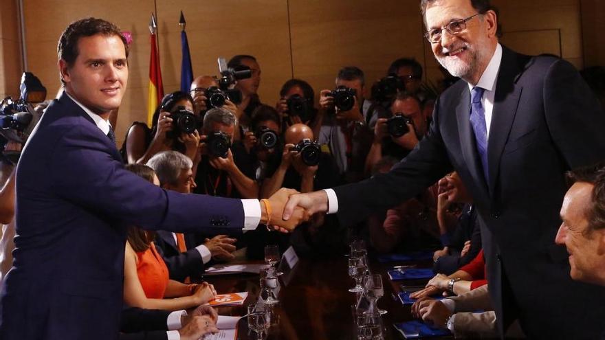 Rajoy y Rivera se reúnen durante tres horas en la Moncloa