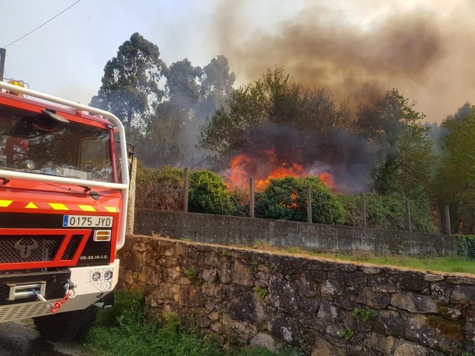 El fuego arrasa en Rianxo más de 850 hectáreas