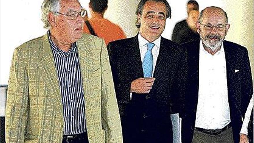 Jordi Montull y Félix Millet (derecha), a su llegada ayer a los juzgados.