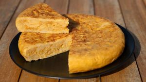La tortilla de patatas se puede estropear rápidamente a temperatura ambiente