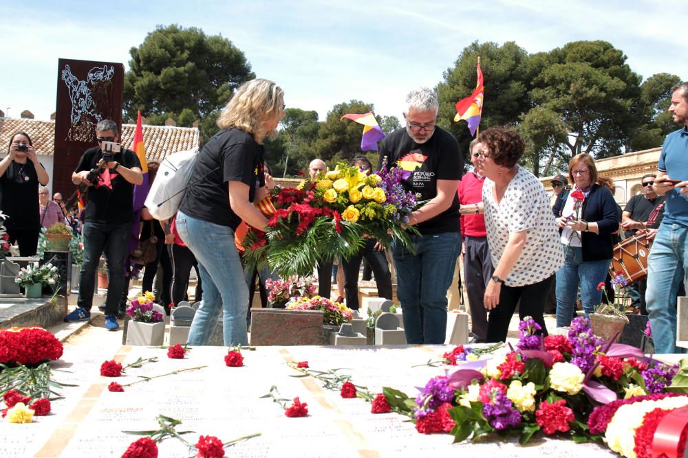 Homenaje a los fusilados en el cementerio de Paterna