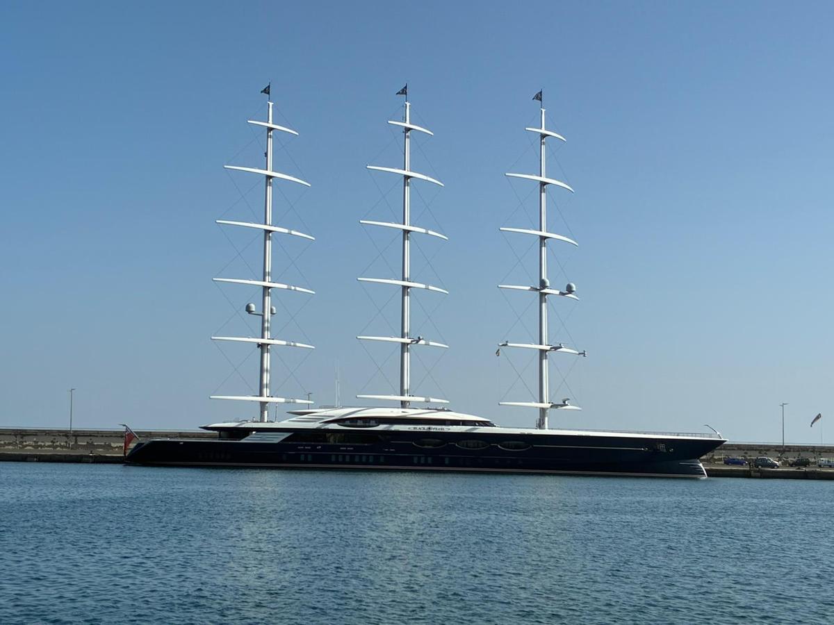 Distintas embarcaciones coinciden en un Puerto de Santa Cruz de varios quilates