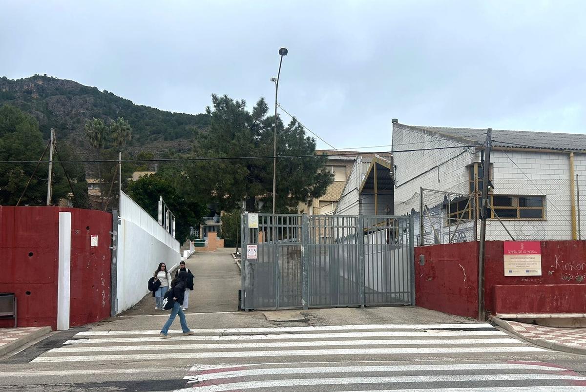 Entrada al instituto Jaume II el Just en Tavernes de la Valldigna.