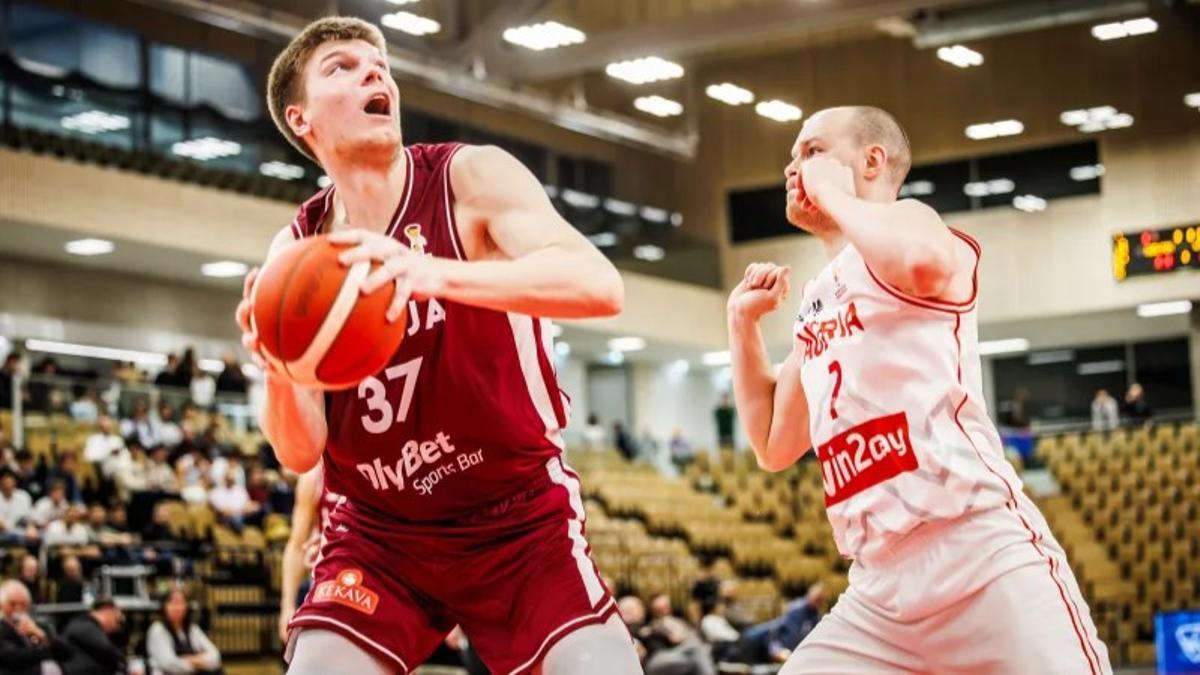 Karlis Silins, en una acción con Letonia.