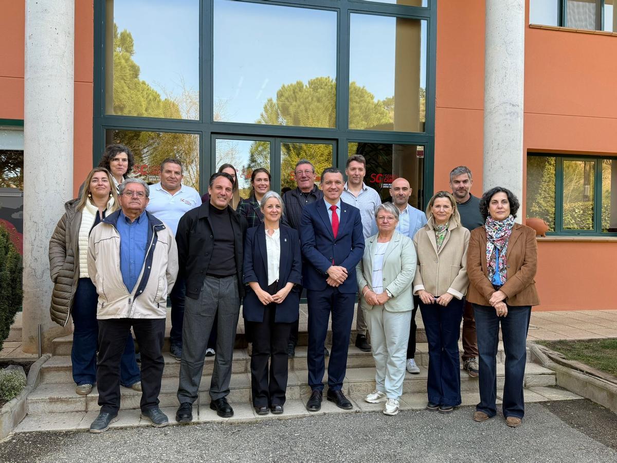 El conseller Ordeig, amb l'equip de Semen Cardona