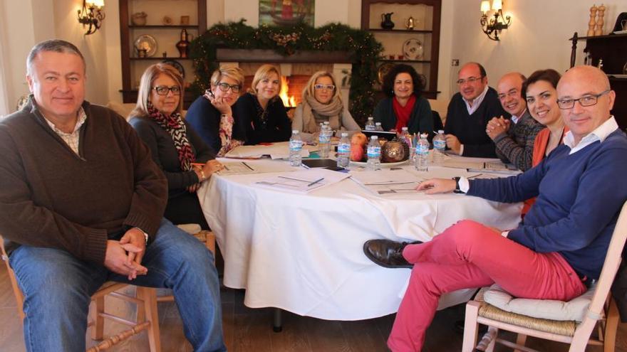 Reunión del Consejo de Gobierno en una casa rural de Cieza